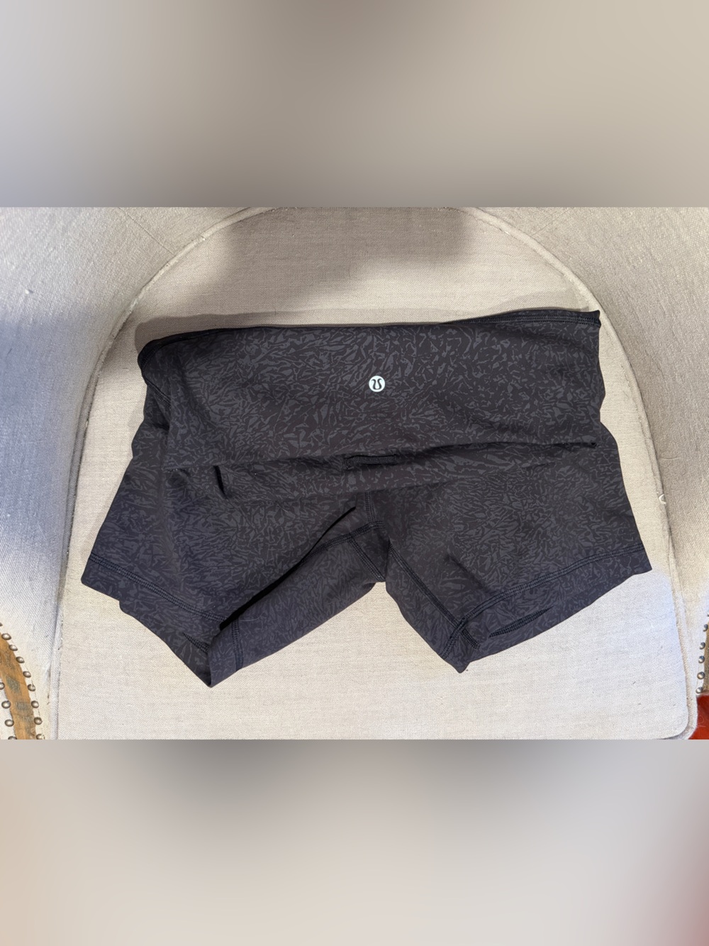 Lululemon Wonder Train High-Rise 6” Shorts Size 4 Black Tonal Print